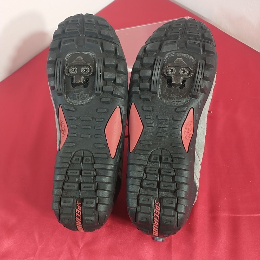 Specialized Women’ Mountain Bike Cycling Size 10 EU41 Red and Gray. - Picture 4 of 7